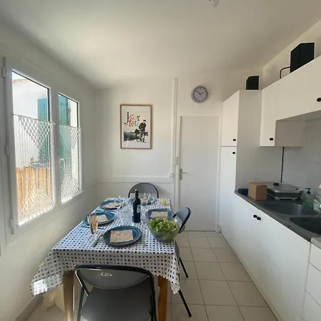 Depart Du Marin A La Cotiniere